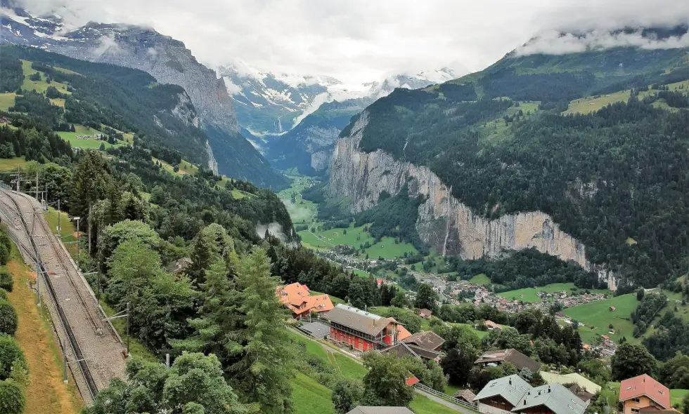 Achat de vignette pour les autoroutes suisses : découvrez les possibilités de voyage dans le pays !